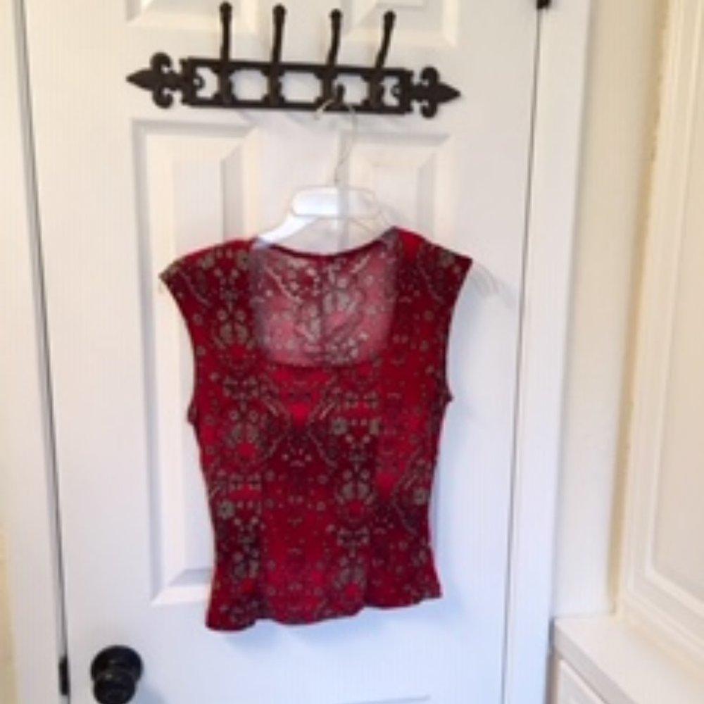 RED BLOUSE SLEEVELESS SIZE M